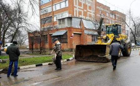 На улицах города наводили порядок