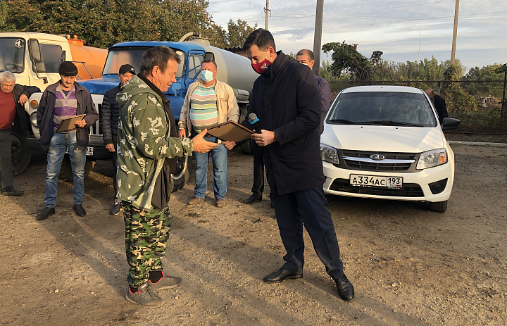 Глава города Станислав Гайнюченко поздравил водителей МБУ "Город" 