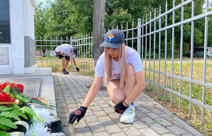 Сегодня активисты молодежного центра «Вектор»....