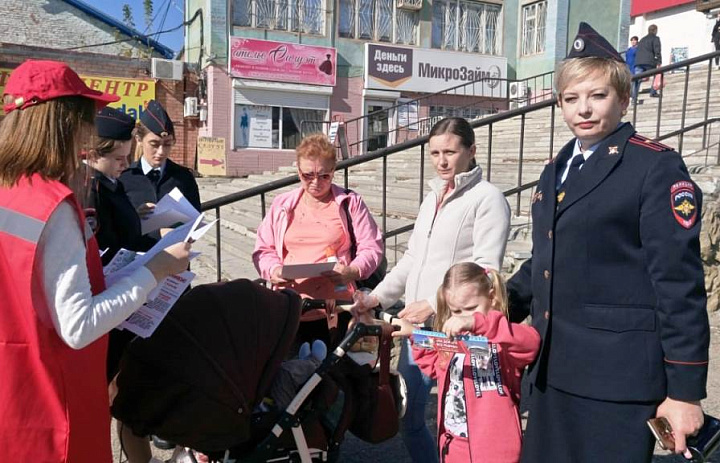 «Молодёжный патруль» провел акцию с целью профилактики детского дорожно-транспортного травматизма и профилактики мошенничества