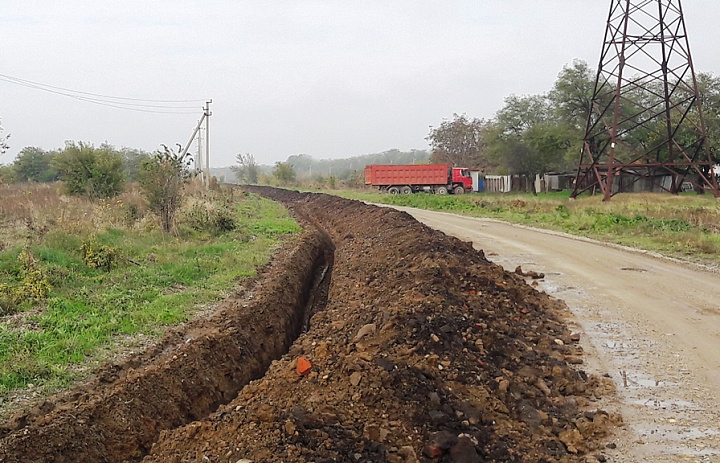 Работы по замене магистральной трубы водопроводной сети