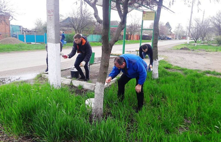 В Усть-Лабинске наводили порядок в рамках Всекубанского субботника